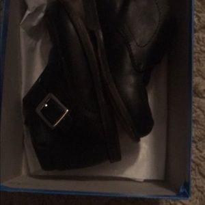 Black dress shoes